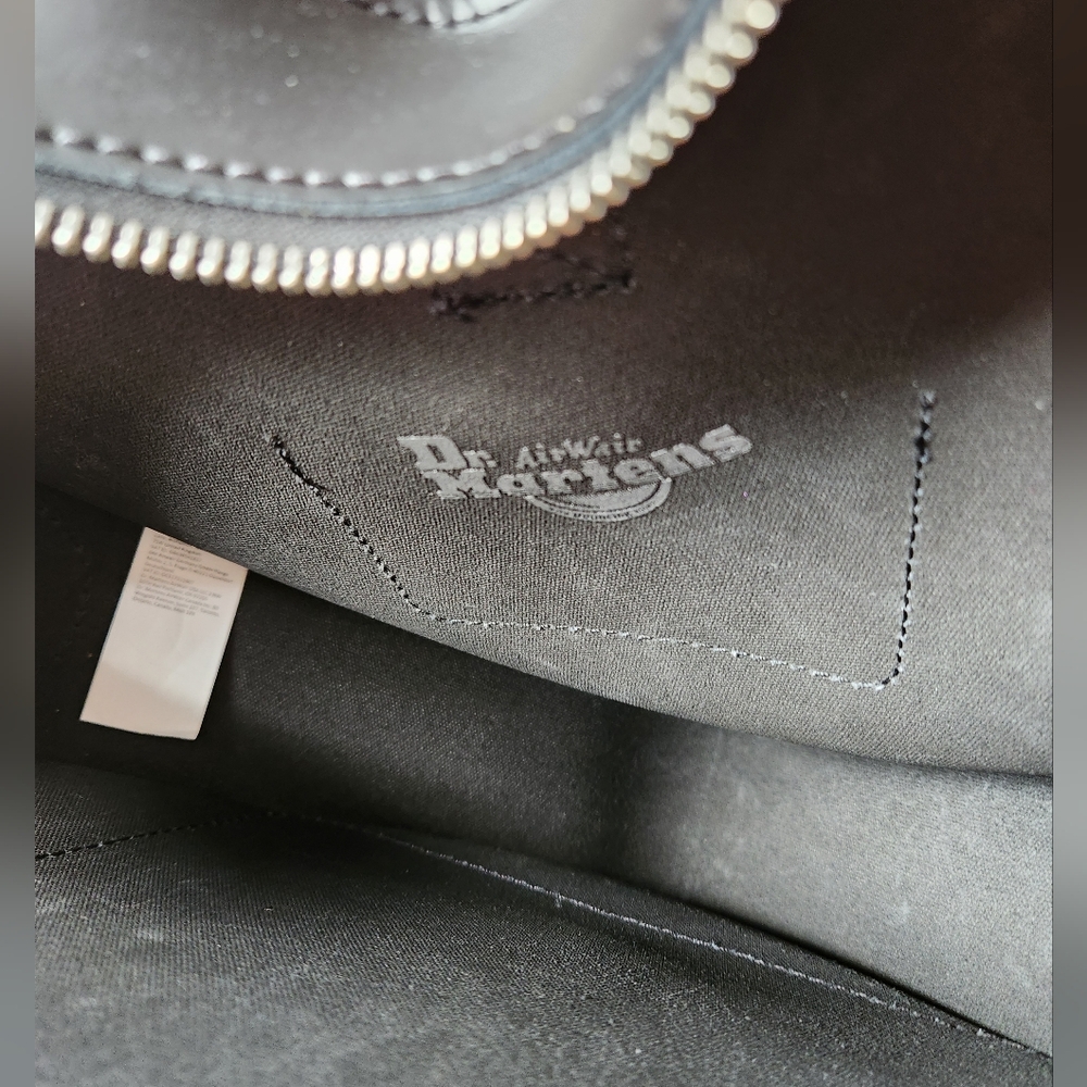 SOLD NWOT Doc Marten's Kiev Leather Heart Bag - Picture 4 of 16